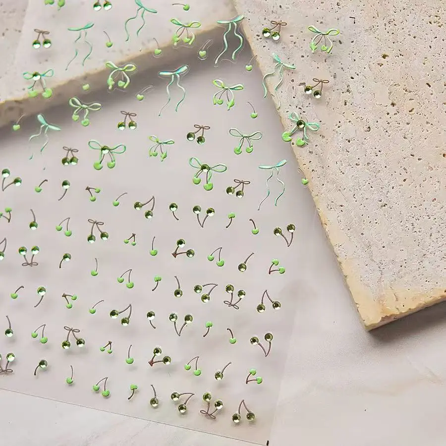 2491-maia00010-Samolepky-na-nehty-Zelen-t-e-n-s-ma-li-kami-